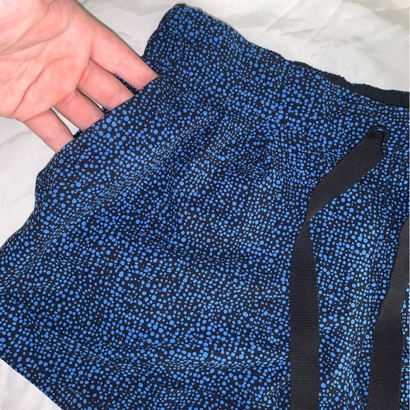 Lululemon Women’s Spring Break Away Cuffed Shorts - Picture 4 of 8